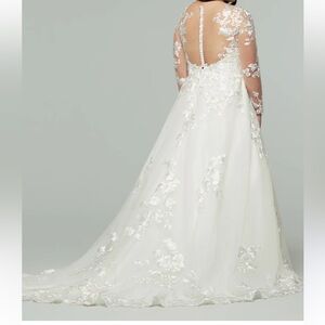 Elegant Lace Appliqué Bridal Gown - White